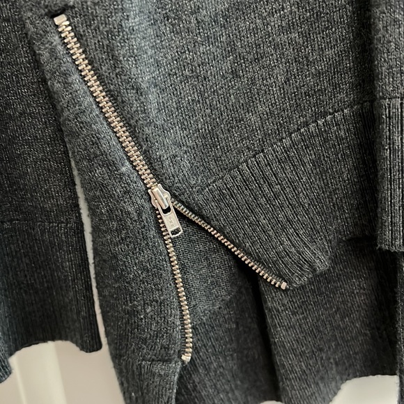 Express sweater - Picture 2 of 3